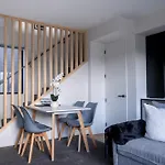 Luxury 2 Bed Townhome In Cbd