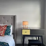 Luxury Cbd 2 Bed 2 Baths