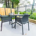 2 Bedrooms Overlooking Park - Exquisite Views