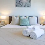 Vacation Riccarton 2 Bed 2 Bath W/Carpark