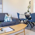 Vacation Riccarton 2 Bed 2 Bath W/Carpark