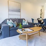 Vacation Riccarton 2 Bed 2 Bath W/Carpark