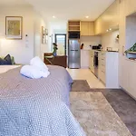 Downtown Comfort: Modern Studio With Backyard
