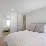 Modern And Central - Christchurch Apartment 