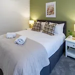 Ideal Location In Central City - 2 Bed City Views