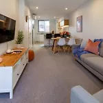 Central 2Br Townhouse With Free Carpark