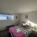 Cbd 2 Bedroom Parkside Living By Hagley With Free Parking