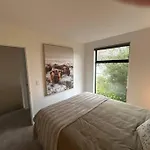 Luxury 2 Bedroom Hideout Near Cbd,Merivale Mall