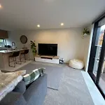Luxury 2 Bedroom Hideout Near Cbd,Merivale Mall