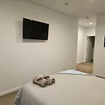 Modern, Ground Floor , Cbd, Free Parking, 2-3 Beds
