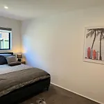 Airport Retreat 4Br 8 Guests