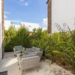 Chic City Living 1 Bdrm Sunny Warm Close Cbd
