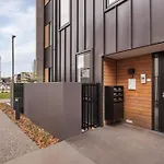 Cbd Location Sunny Warm Free Off Street Parking