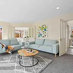 A Great Location 4 Bedrooms, Quiet And Comfort!