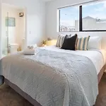 Stylish Central City Townhouse Next To Little High
