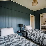 Grand Old Mansion - Sleeps 12