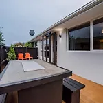 Ultimate Lux Villa In Merivale - Sleeps 16