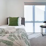 Park And Stay 4Br Townhouse Near Avon River