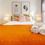 Gorgeous In Green - 2 Bed Central Oasis W/King Bed