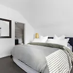 Plush Upmarket Close Hagley Park 2Bdrms 2 Bthrms