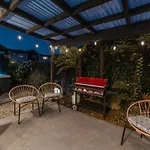 Peaceful City Cottage & Hot Tub