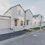 Garden View 2-Bedroom Getaway In Christchurch