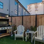 Casino Luxury Suite City Centre - Sleeps 5