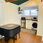 Cozy Fully Equipped Unit 12 Noon Check In