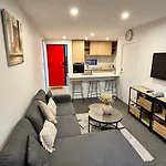 Close To City And Beach - Modern Home With Garage