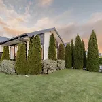 Sunlit Sanctuary With Private Patio In Wigram