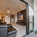 Sunlit Sanctuary With Private Patio In Wigram