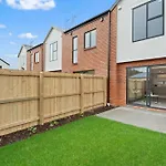 Lovely 2Br Home Close To Center