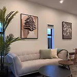 Incredible Luxury 3 Floors Townhouse High Ceiling