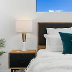 5-Bed Luxury Living At It\'S Finest That Sleeps 10