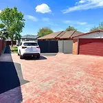 Modern Home With 2 Ensuites Only 17 Minutes To City And Chc Airport