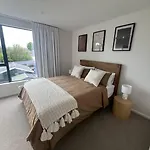 Luxury And Serene 2 Bed Near Cbd With Parking