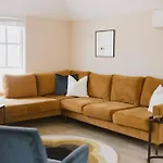 Charming City Central Coach House