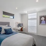 Berry Delight - Christchurch Holiday Home