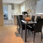 University 3Bdrm House W/ Carpark