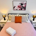 City Stadium Stay Cbd Apartment B, Chc