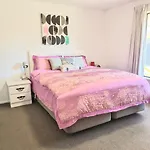 Mordern Stopby Near Christchurch Airport