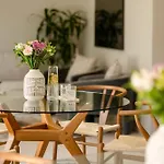 Luxurious Central City Living