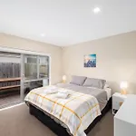 Townhouse Close To Cbd With Onsite Parking And Garaging