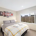 Townhouse Close To Cbd With Onsite Parking And Garaging