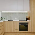 188 On Hereford- Central City Apartment