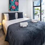 11 Salisbury Cosy 2-Bed Retreat