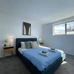 Mohua Lane Retreat