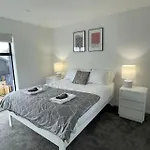 Cbd Apartment 5 - 2 Bed 2 Bath