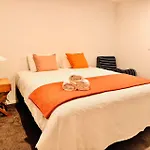 Elite Escape-Luxury Townhouse City Center, Chc