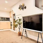 Elite Escape-Luxury Townhouse City Center, Chc